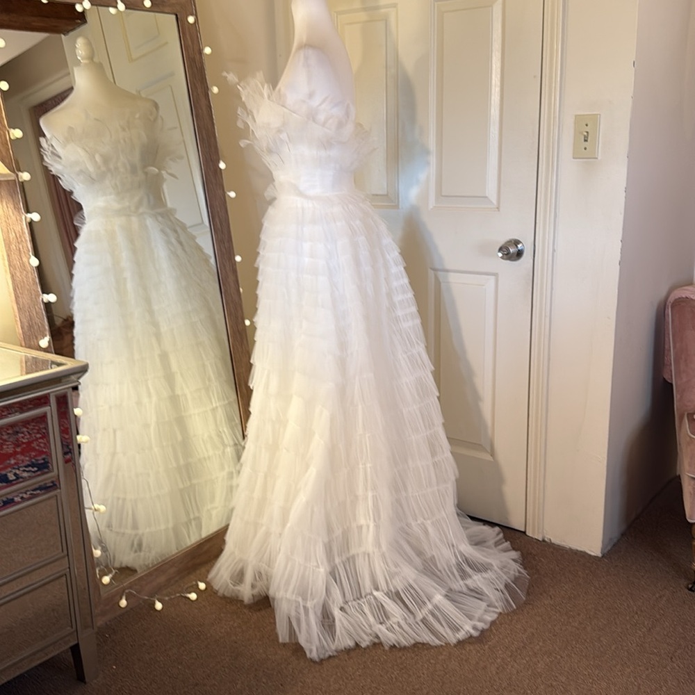 MAC DUGGAL
Kylie Strapless Ruffle Wedding Gown Anthropologie - Picture 11 of 17